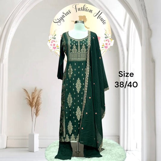 Beautiful green salwar suit set (3 peice set. Available in size 38/40