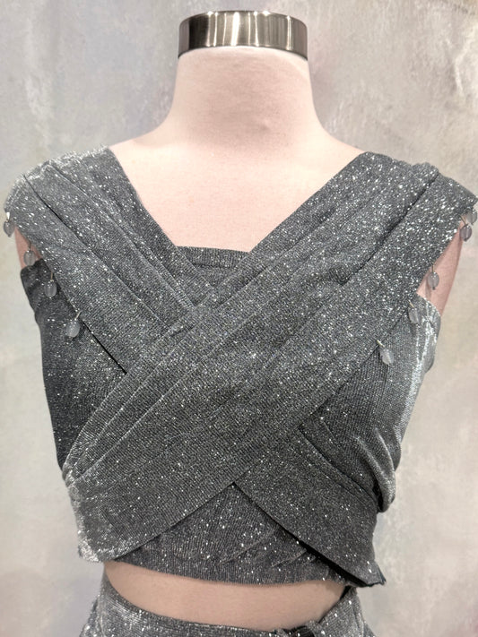 Effortlessly Chic & Glamorous! ✨
Our Indo-Western Drape-Style Ready-to-Wear Lehenga Saree is the perfect blend of modern elegance and traditional charm. 💫🩶. Available size is 34 to 36.