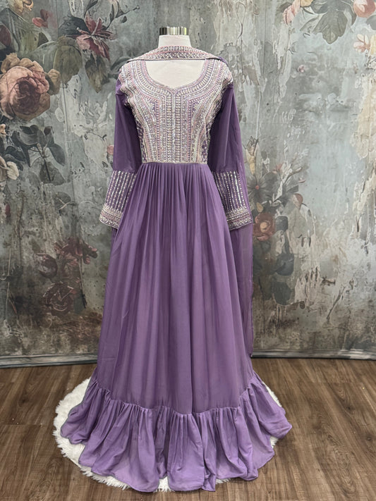 These dreamy georgette long gowns are made to steal hearts Perfect blend of elegance, shimmer & royal vibes
Size 38-44