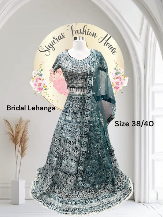 😍 Beautiful green wedding/Bridal lehenga. Available in size 38/40