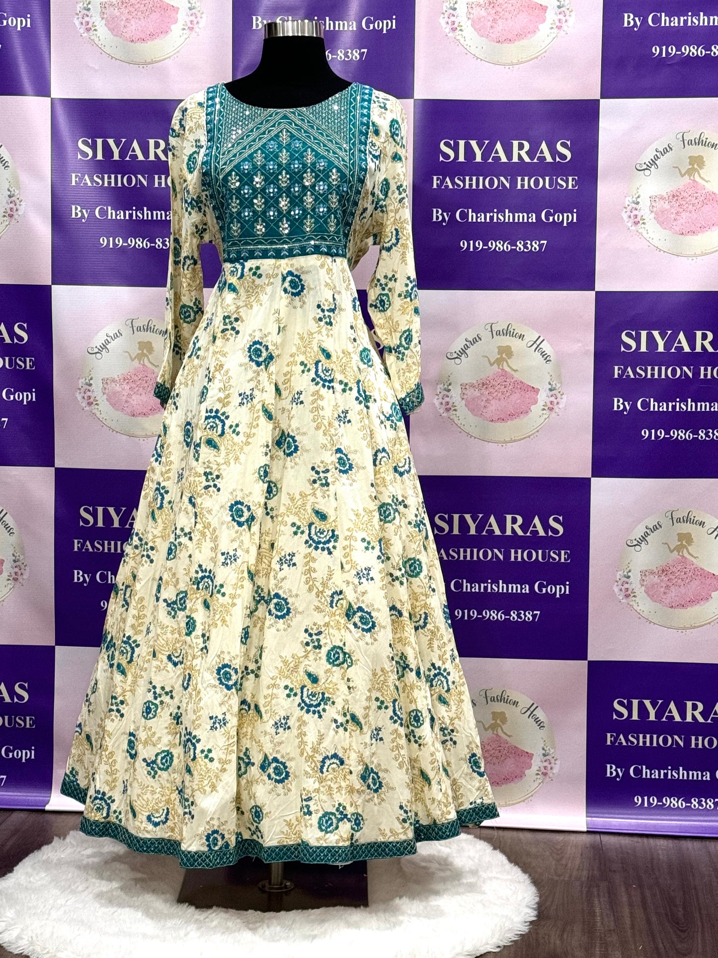 Lovely floral long gown. Fits size 42 to 43.
Gown length is 51