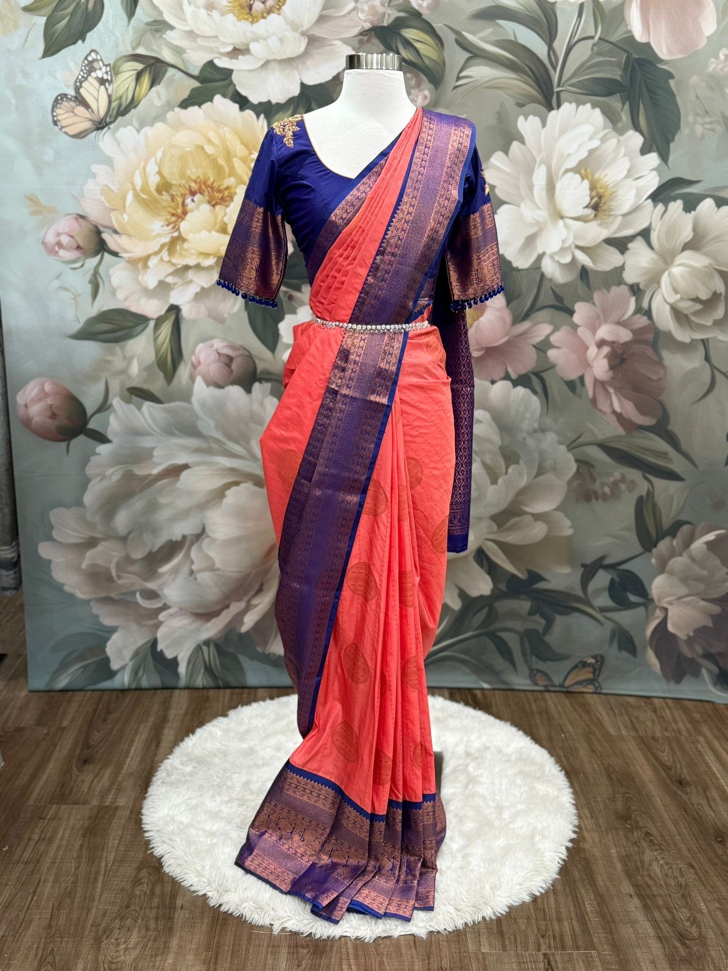 This Kanchi Silk Saree is a timeless blend of tradition and elegance. It’s paired with a Maggam work blouse featuring delicate hand embroidery
Perfect for weddings, temple visits, and festive moments 💐👑
Size 40-44