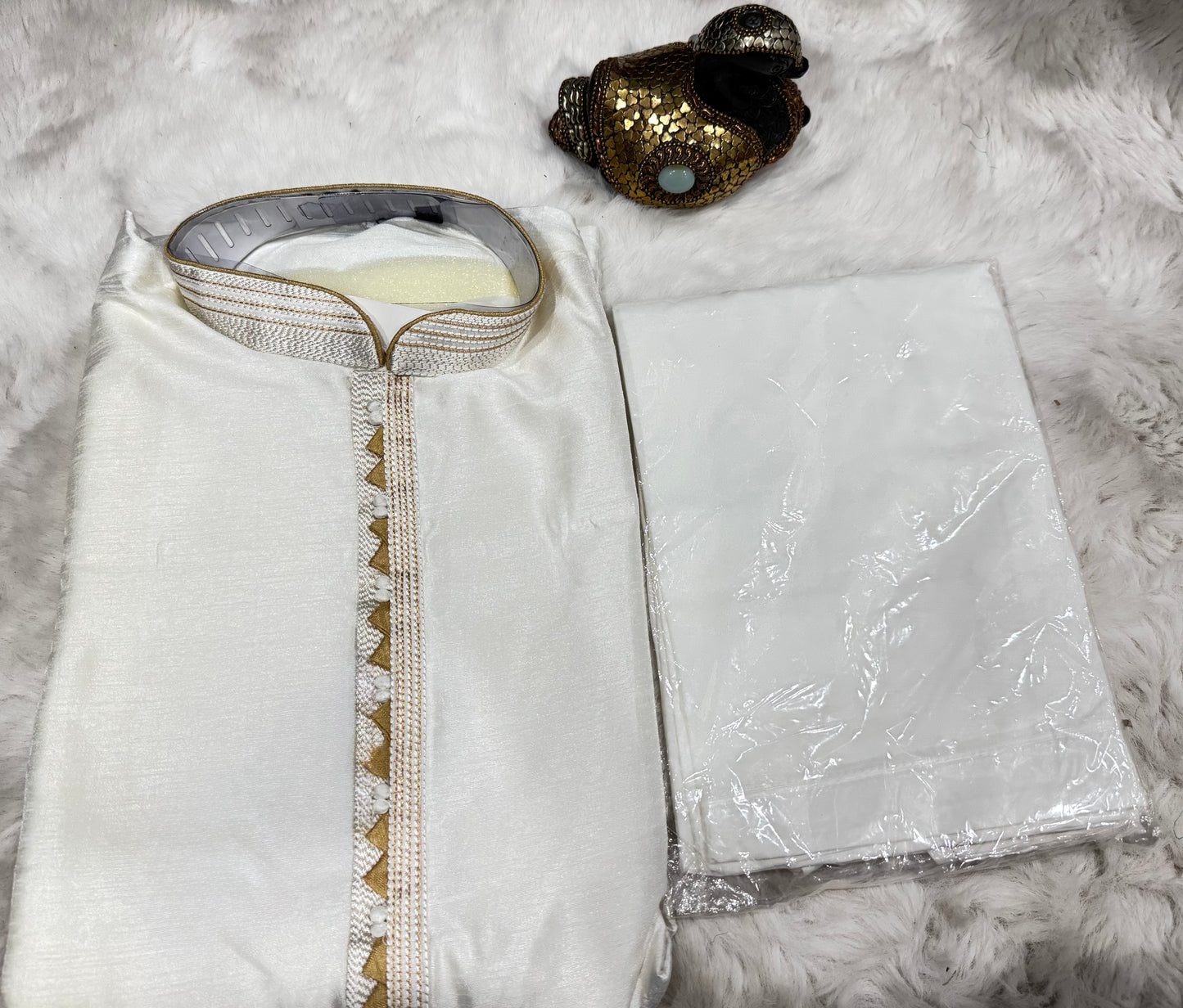 Lovely Raw Silk Mens kurta set. Available in size Small 36