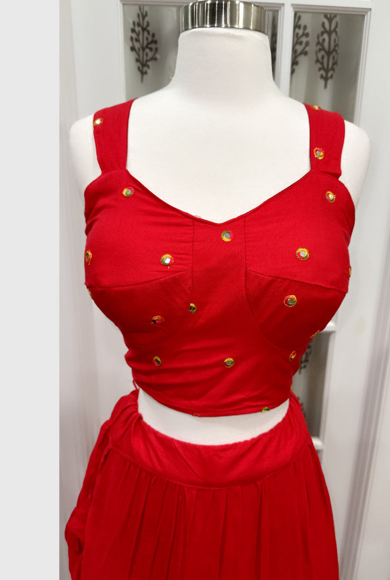 Get ready for Navratri with this beautiful and budget-friendly Chaniya Choli!
Size Medium (38)
length:41 in
Design: Elegant Red Chaniya Choli with a big gher (flare) for a graceful twirl.
Material: High-quality fabric that is comfortable.