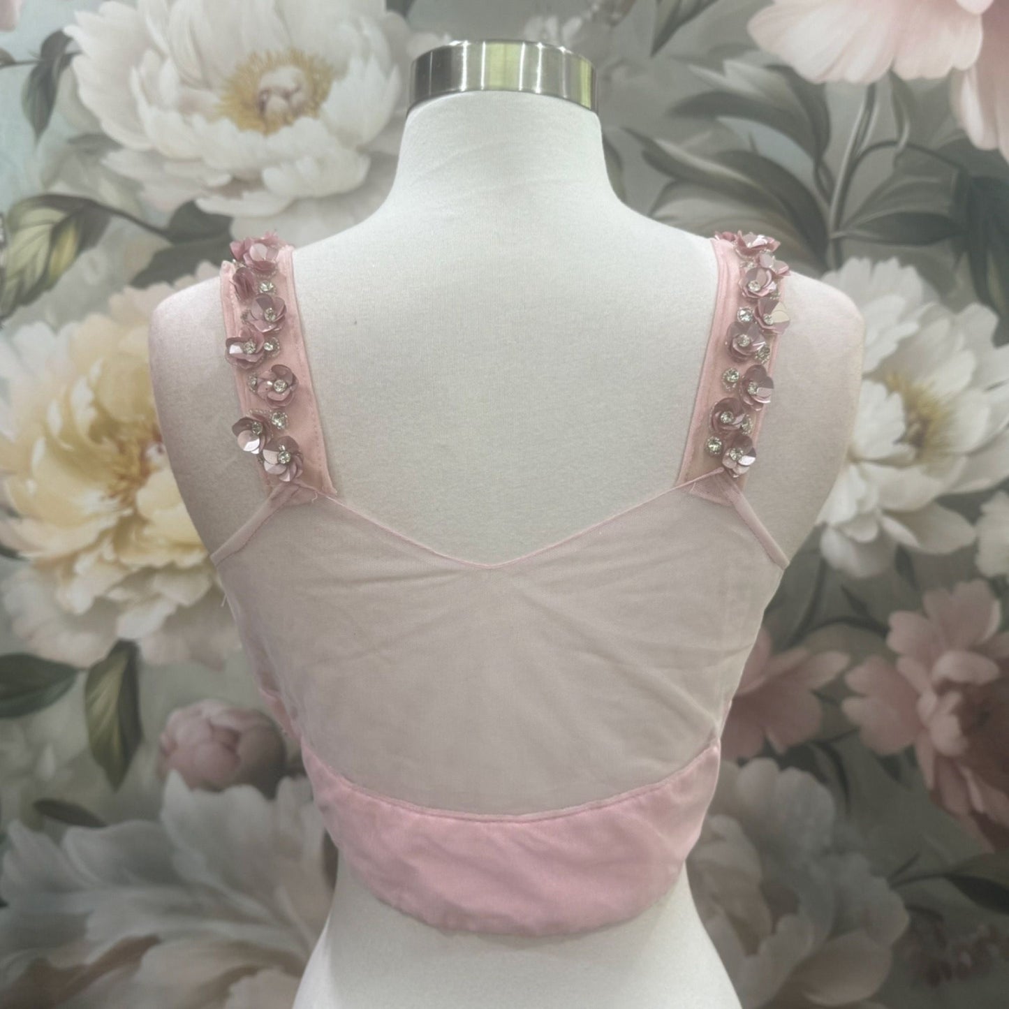 💗 Ready2wear & Party Perfect! Slip into this gorgeous pink one-min saree and turn heads instantly ✨💃 Size 36 | Limited Stock! DM to grab yours now!