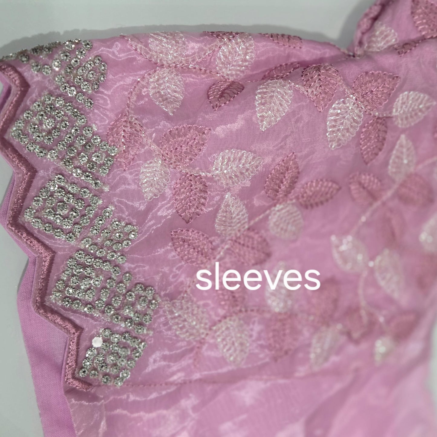 This lilac organza sequence saree is all things glam, grace & glow 🌸💃 Perfect for your next celebration! 💫👑 Fits ize 36-42 and Sleeves can be attached.
#OrganzaSaree #PartyWearSaree #SareeLove #EthnicElegance #DesiGlam