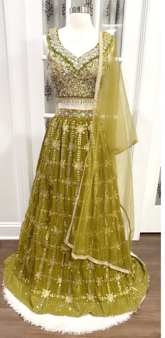 Dancing in hues of mehendi green 💚✨ A perfect blend of tradition and elegance for the Mehendi celebration!! Fits Size 38 and length of lehanga is 43 inches.