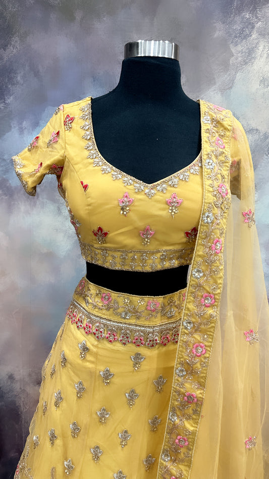 ❤️Lovely Bridal Lehanga/ Party wear/ Haldi lehanga. Available in size 38/40❤️