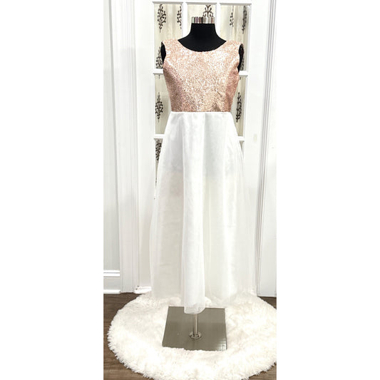 Rose Gold sequin top Partywear Maxi Long Flowy Dress dress with V Neck Back beaded embellishments.
Size 34 in length 46 in