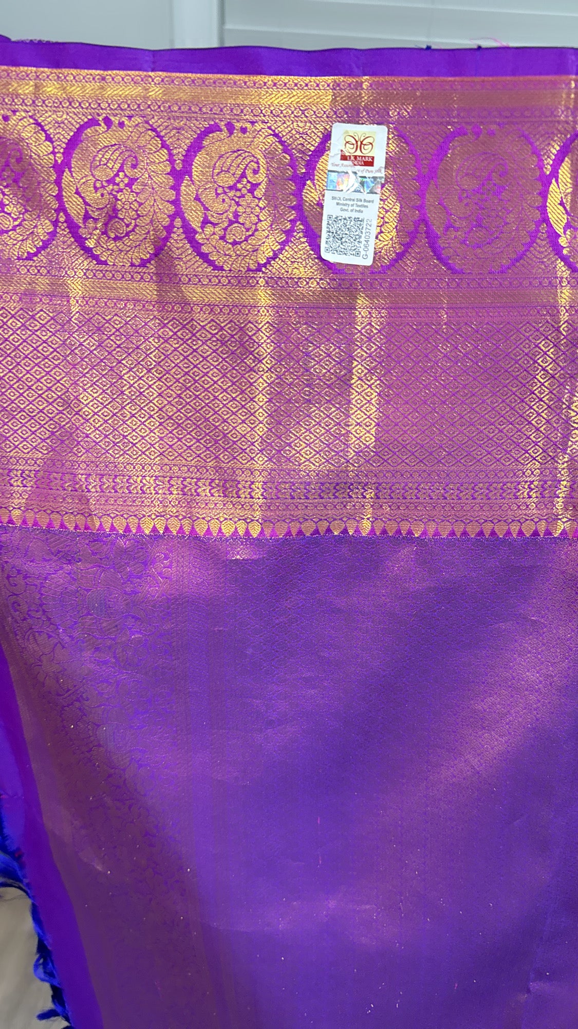 Elegance personified! 💖💜 Pure Kanjeevaram silk saree in Rani pink and Purple combo, certified with Silk Mark. Adorned with exquisite Maggam work blouse featuring Zardosi and knot work. Size 40 plus 3 in margin.