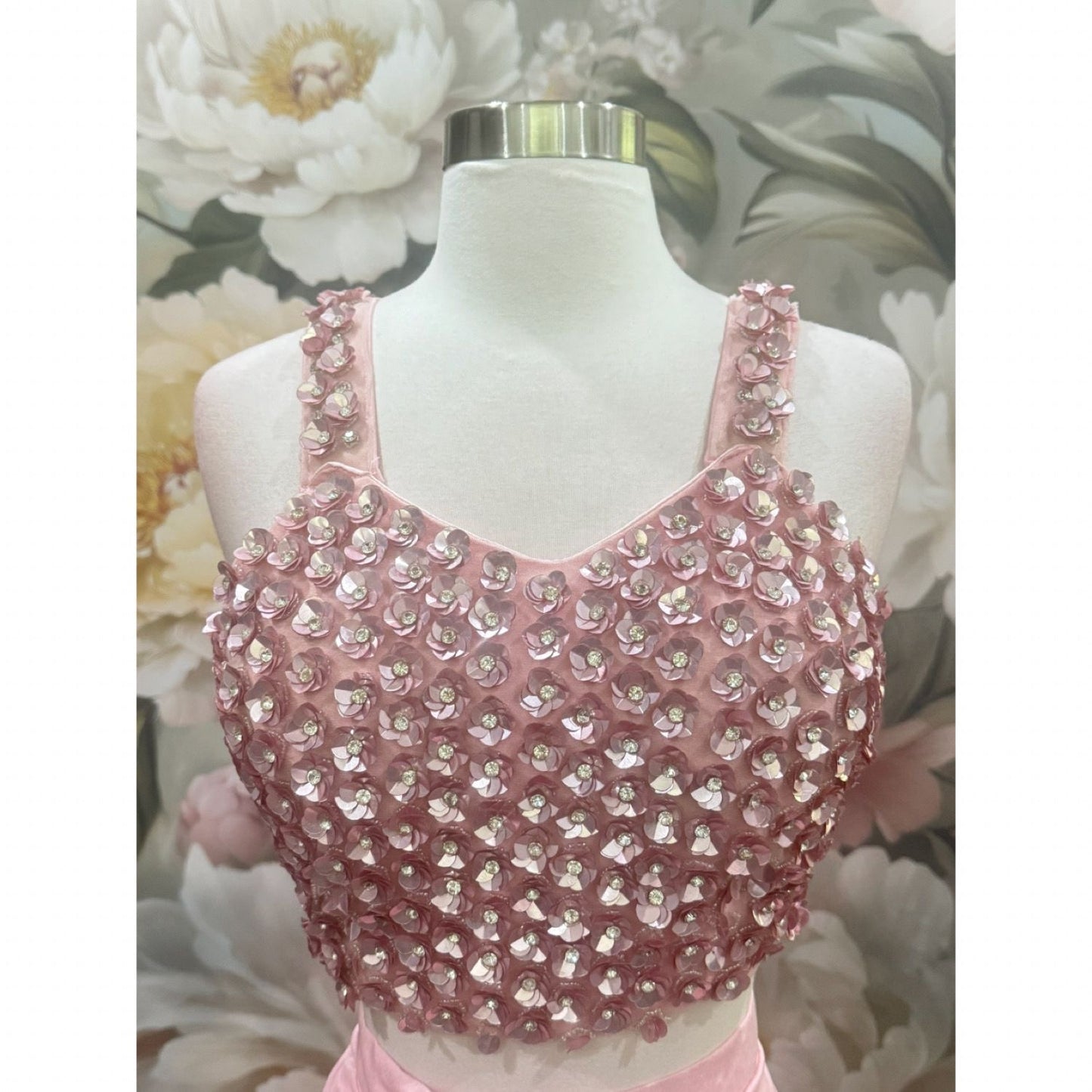 💗 Ready2wear & Party Perfect! Slip into this gorgeous pink one-min saree and turn heads instantly ✨💃 Size 36 | Limited Stock! DM to grab yours now!