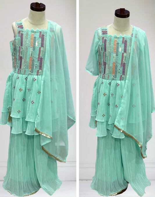 Little princess twirling in her adorable embroidery Sharara set 🌸💫 Perfect for parties, weddings & festive moments 🎉💕 #MiniFashionista
Size 30 ages 5-7 yrs