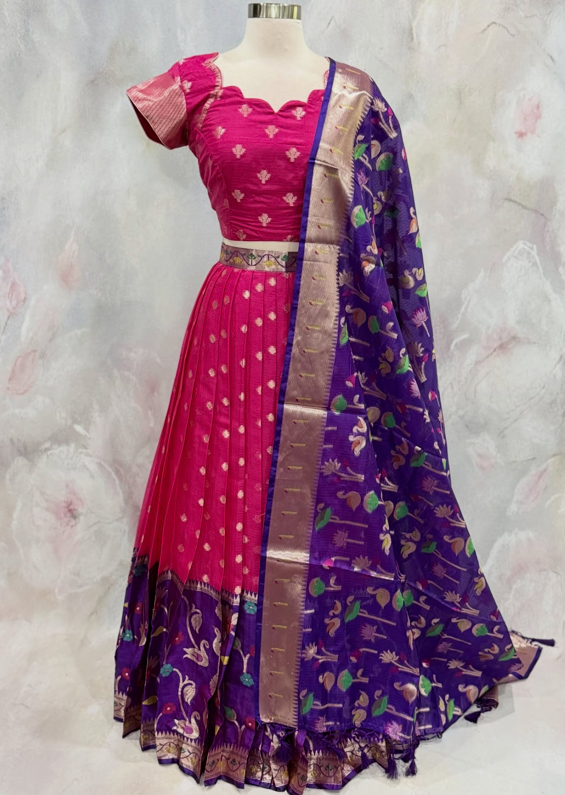 Introducing our latest Beautiful Customized Vintage Zarikota Half Saree 💗💚
📏 Size: 36–42
🪡 Stitched Size: 38
