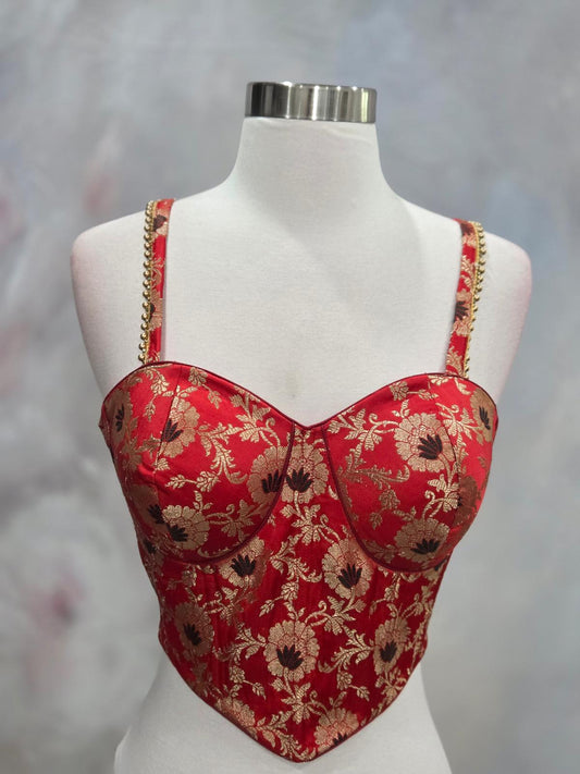 Beautiful Corset for bridesmaids, glam night out party wear – this one’s a total head-turner! 👑💃
Size: 34/36 🧵