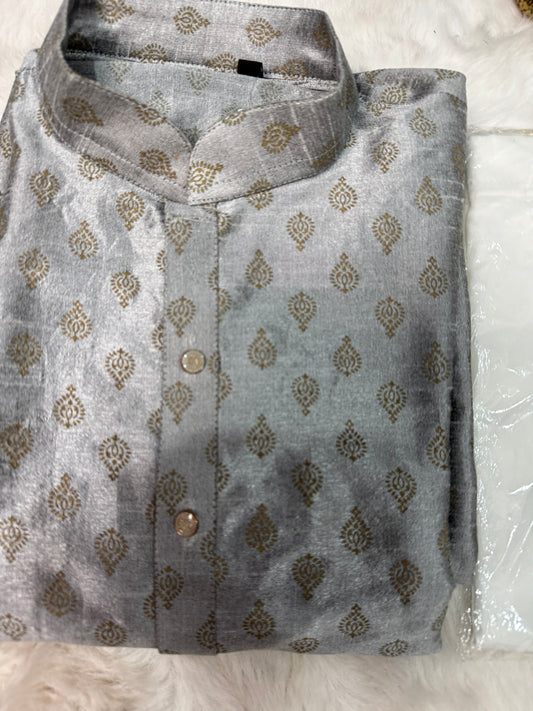 Lovely Raw silk Mens kurta set. Available in size Small 36