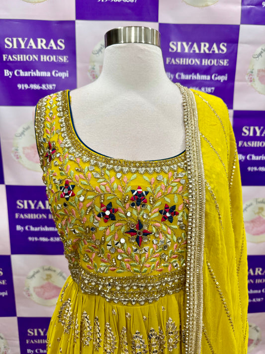 Beautiful Georgette Sharara set perfect for party wear and wedding collection. Available in size 42. Can be altered to your size from 38 to 40