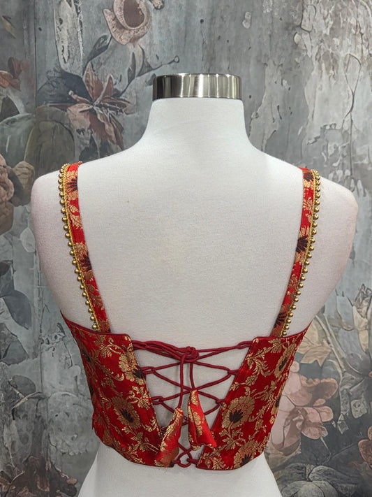 Beautiful Corset for bridesmaids, glam night out party wear – this one’s a total head-turner! 👑💃
Size: 34/36 🧵