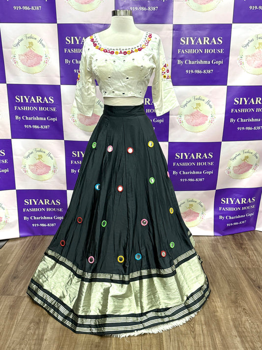 Beautiful Chaniya Choli / lehenga for Garba. Available in size 38.
