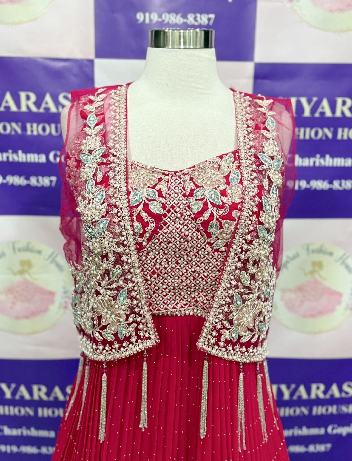 Crafted with shimmering stone & sequin detailing, this flowy floor-length gown exudes sheer elegance and charm. Perfect for weddings, receptions, and festive parties 🎉
Size: Large 40 and XXL 44