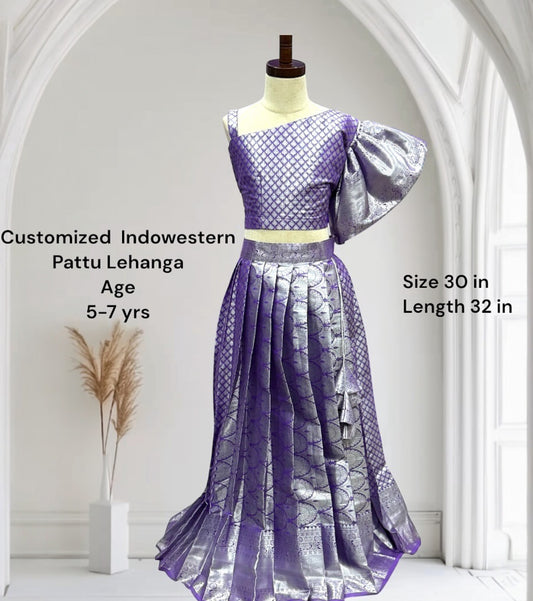 This Girls Pattu Frock in a rich pink & silver weave is crafted for little divas aged 5–7 yrs. A perfect blend of traditional Kanchi Pattu elegance with a frock-style charm