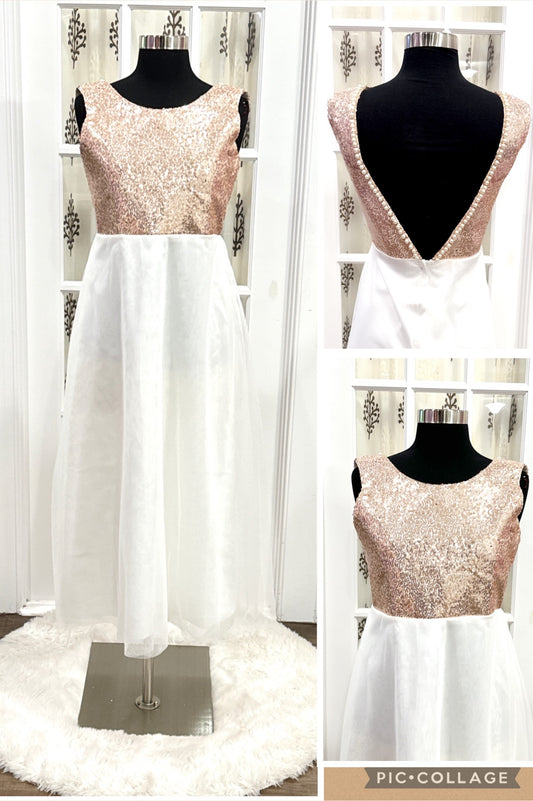 Rose Gold sequin top Partywear Maxi Long Flowy Dress dress with V Neck Back beaded embellishments.
Size 34 in length 46 in