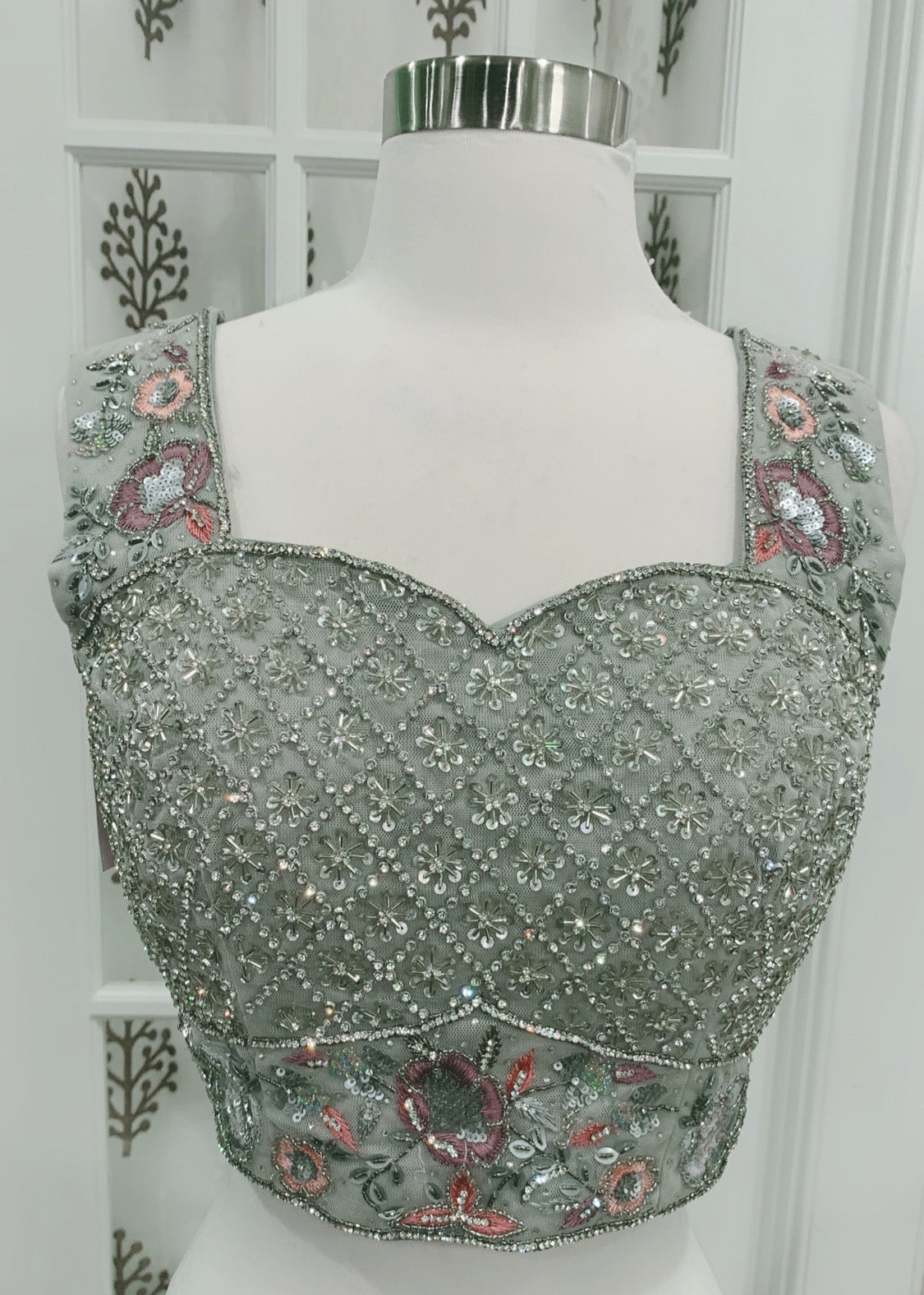Beautiful One min saree in pink and gray hues sleek waist belt for that smart look size 34-36