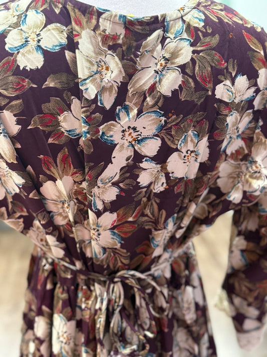 Beautiful party wear gown. Fits size 44 with the adjustable back.