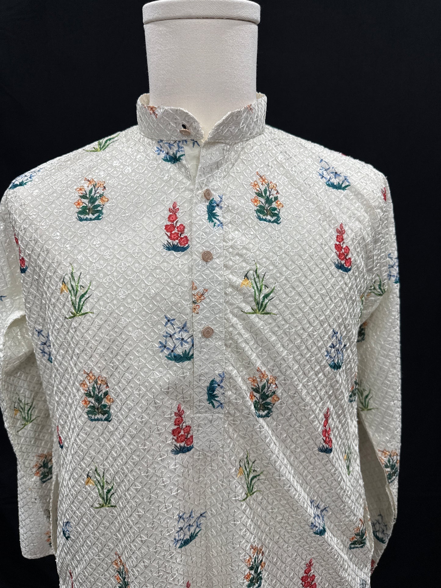 Mens Kalamkari print sequins Chikankari work kurta and Pyjama perfect partywear, festival and wedding wear. Available in size 36,38,40,42 and 44