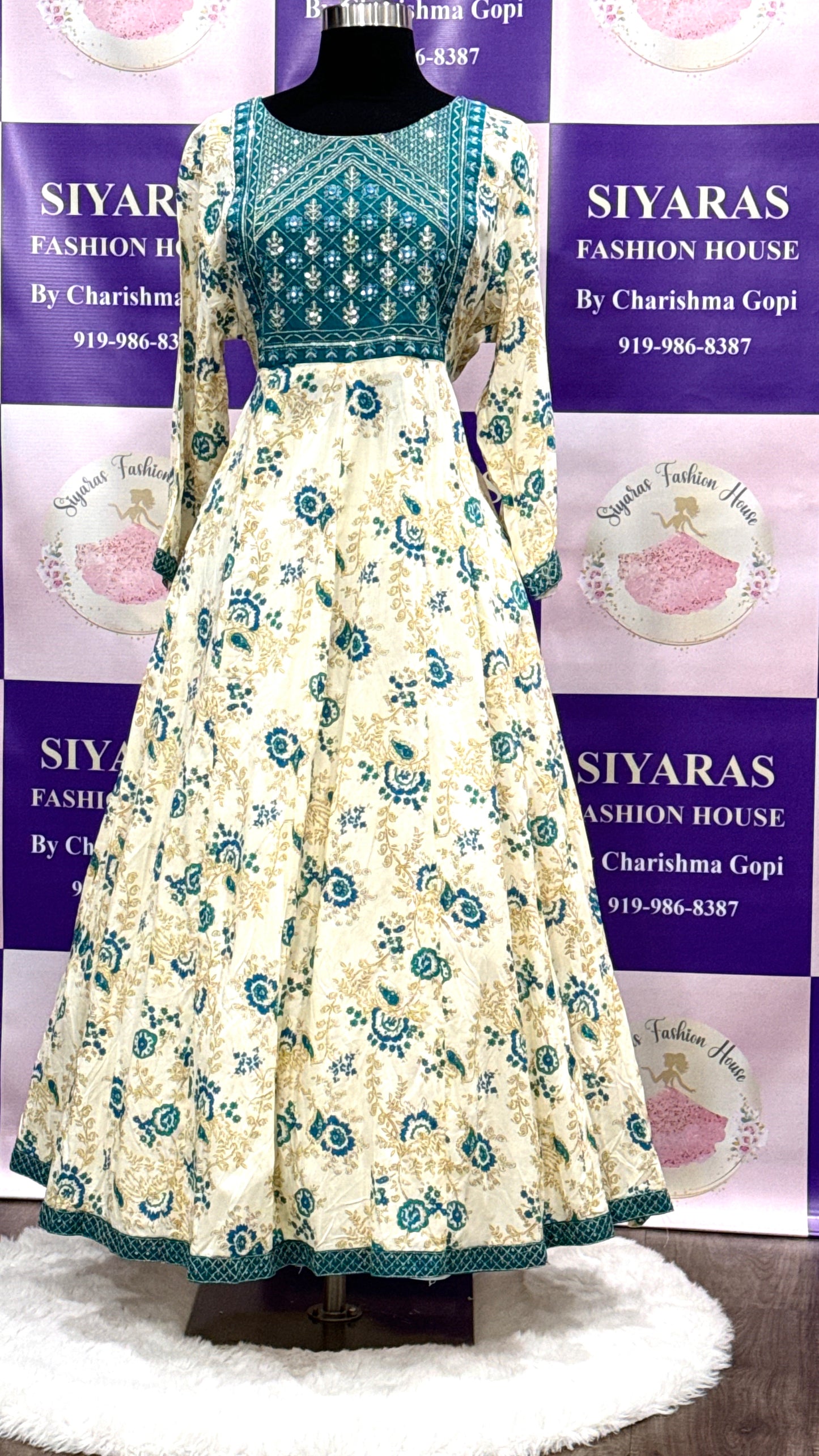 Lovely floral long gown. Fits size 42 to 43.
Gown length is 51