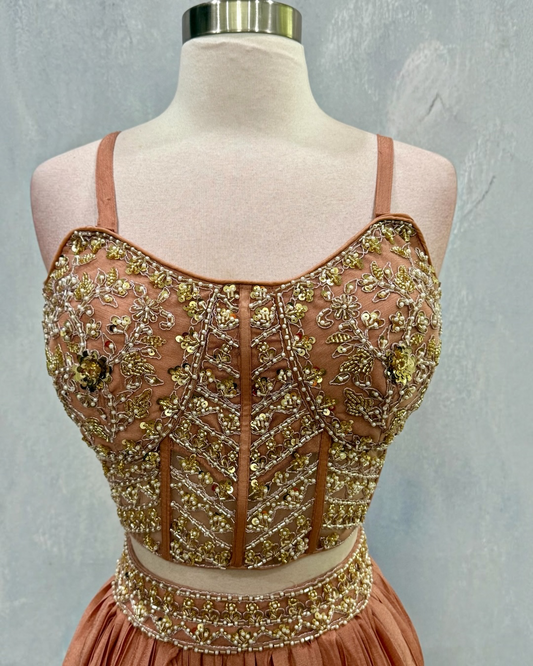 A beautiful Indo-Western Cape -style corset lehenga that blends timeless elegance with modern glamour.
Fits size 36 to 38.