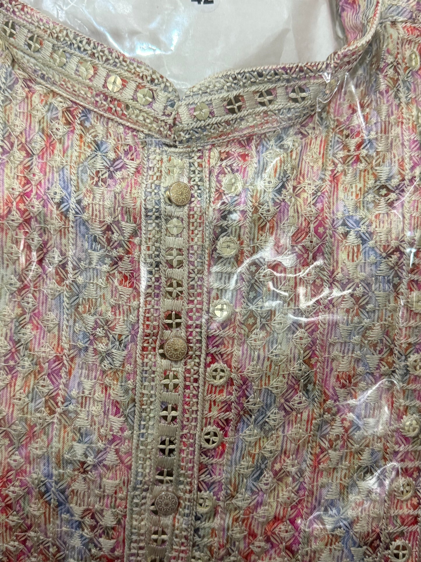 Step into elegance this festive season with our Men’s Kurta Pyjama Set 👌🪔. Size available in 36, 38,40,42,44