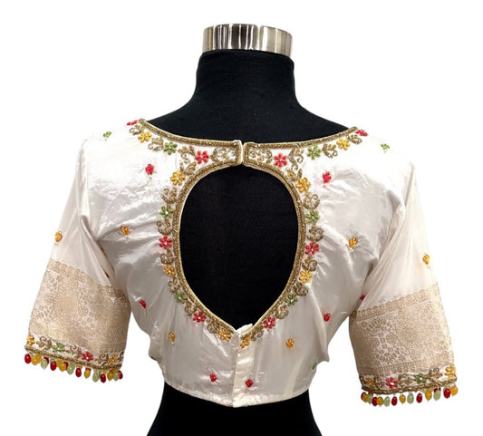 💕Beautiful Banarasi Mashru Silk Saree with multicolor work hand / Maggam work blouse dyeable saree💕
Wrapped in tradition, shining with elegance. Mashru silk and meticulous blouse work to steal the show! ✨💃 #EthnicVibes