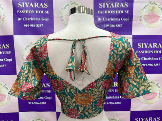 Beautiful crushed organza saree perfect for party wear. Blouse size available in size 40. Can be altered to your size.