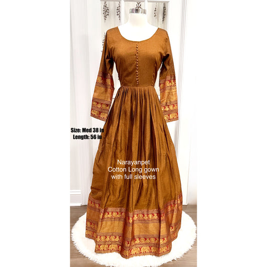 😍Beautiful Green color Narayanpet traditional gown in. Fits size 38