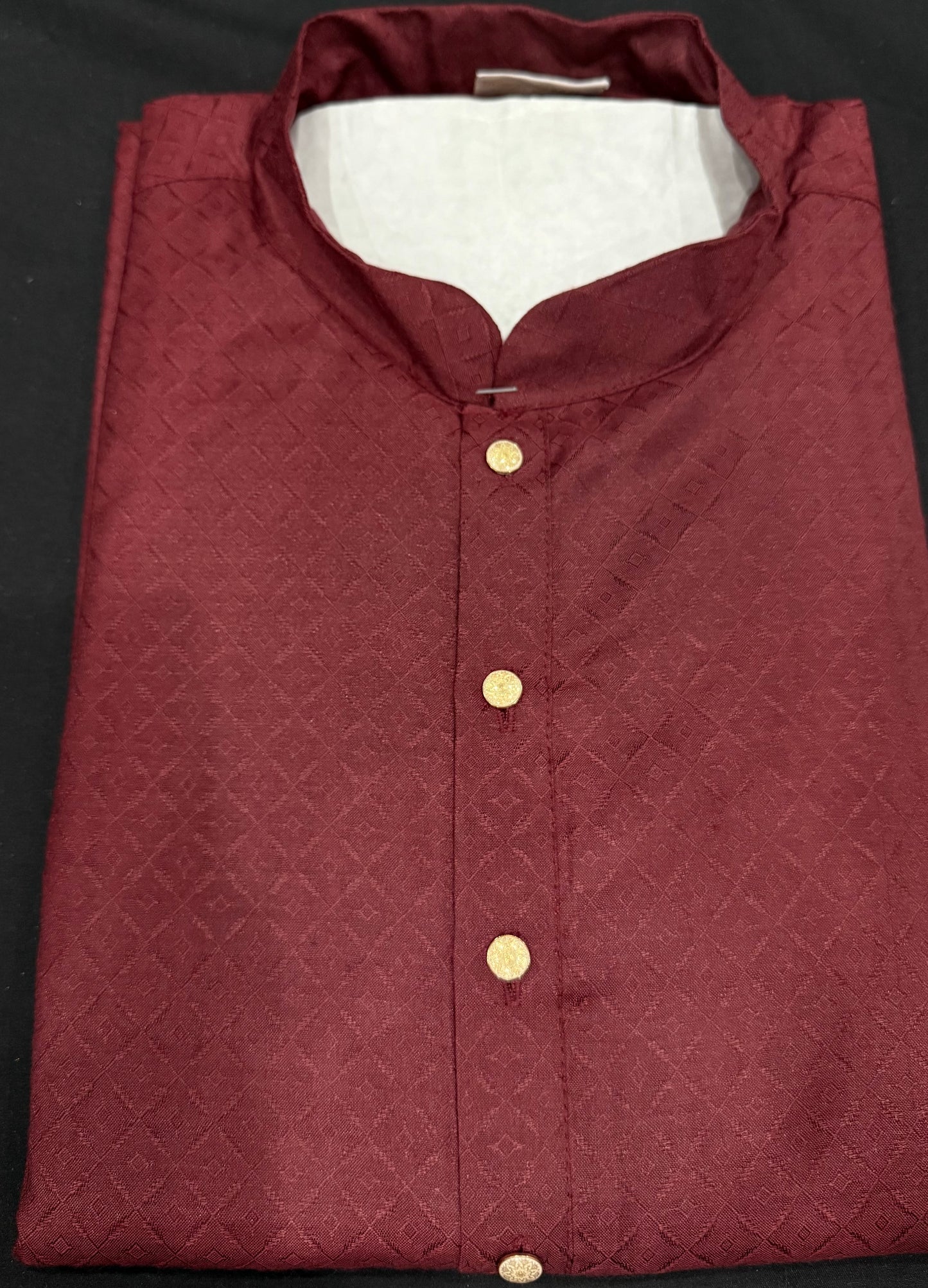 Beautiful Mens kurta in maroon shade. Perfect for festival , wedding and partywear. Available in size 36, 40, 42 and 44