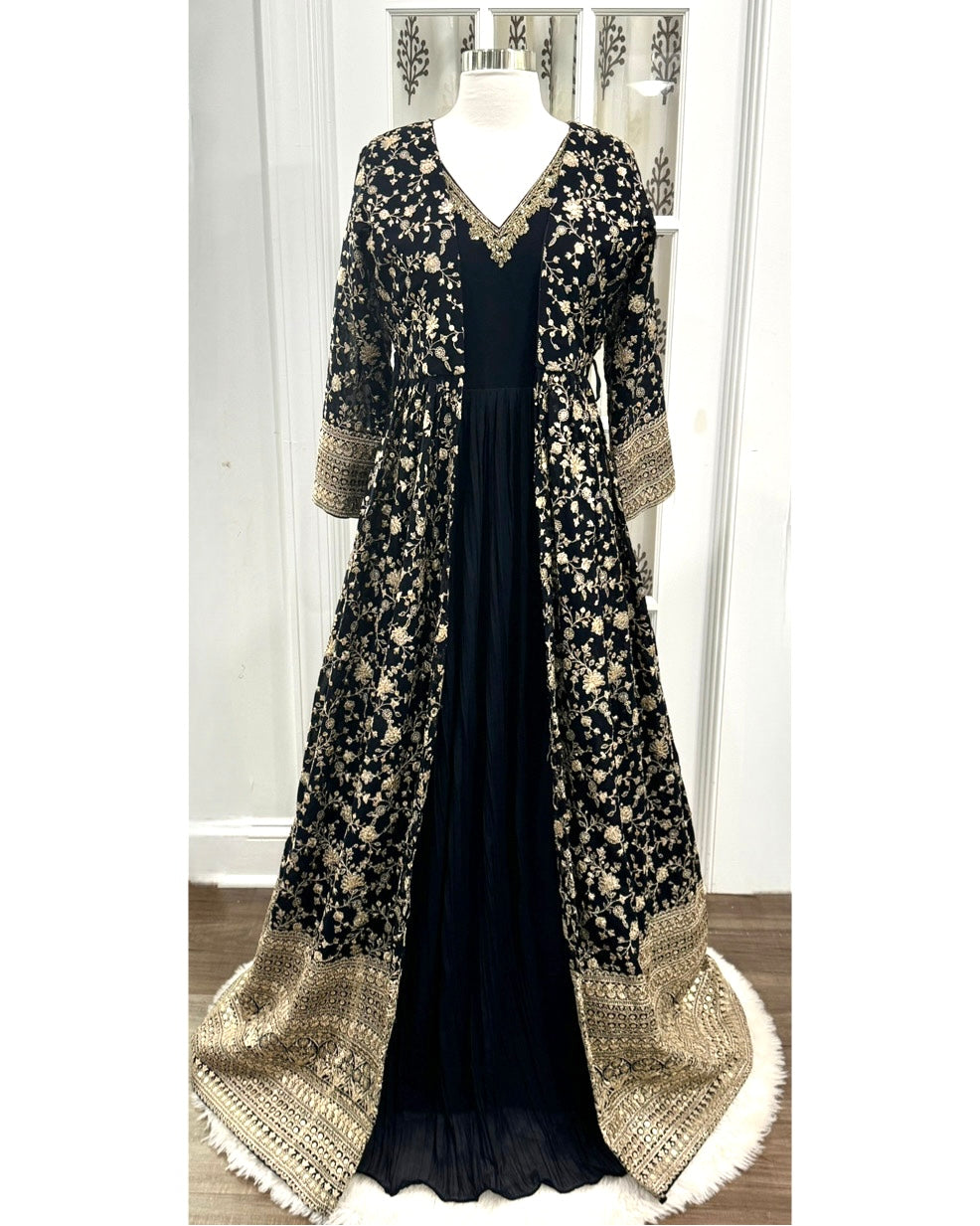 ❤️Beautiful party wear black long gown with long jacket which has beautiful sequin and embroidery with the hip belt❤️. Fits size 38 and 40