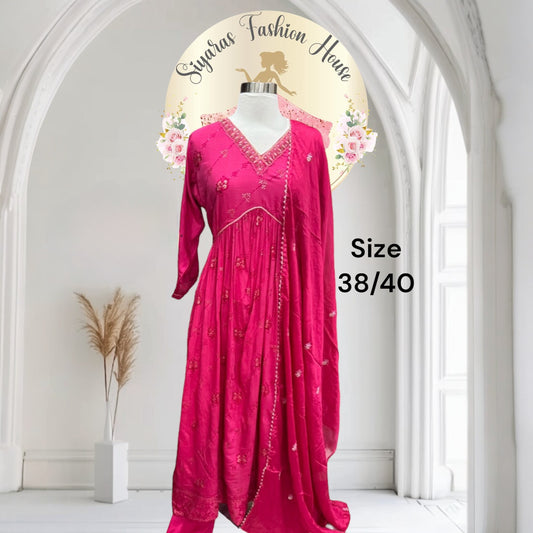 Lovely Alia cut kurti 3 peice set salwar with side slit. Available in size 38/40