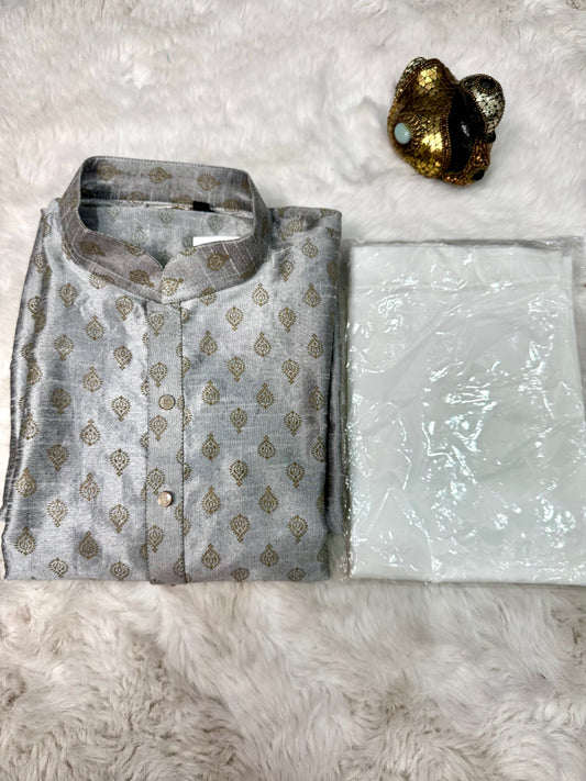 Lovely Raw silk Mens kurta set. Available in size Small 36