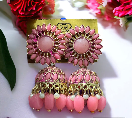 Beautiful  ear rings with stone and kundan pearl work one size