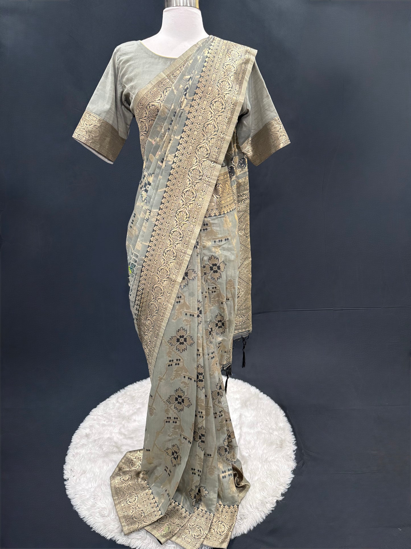 Beautiful Linen cotton saree perfect for festival, wedding wear. Available in size 42 to 44