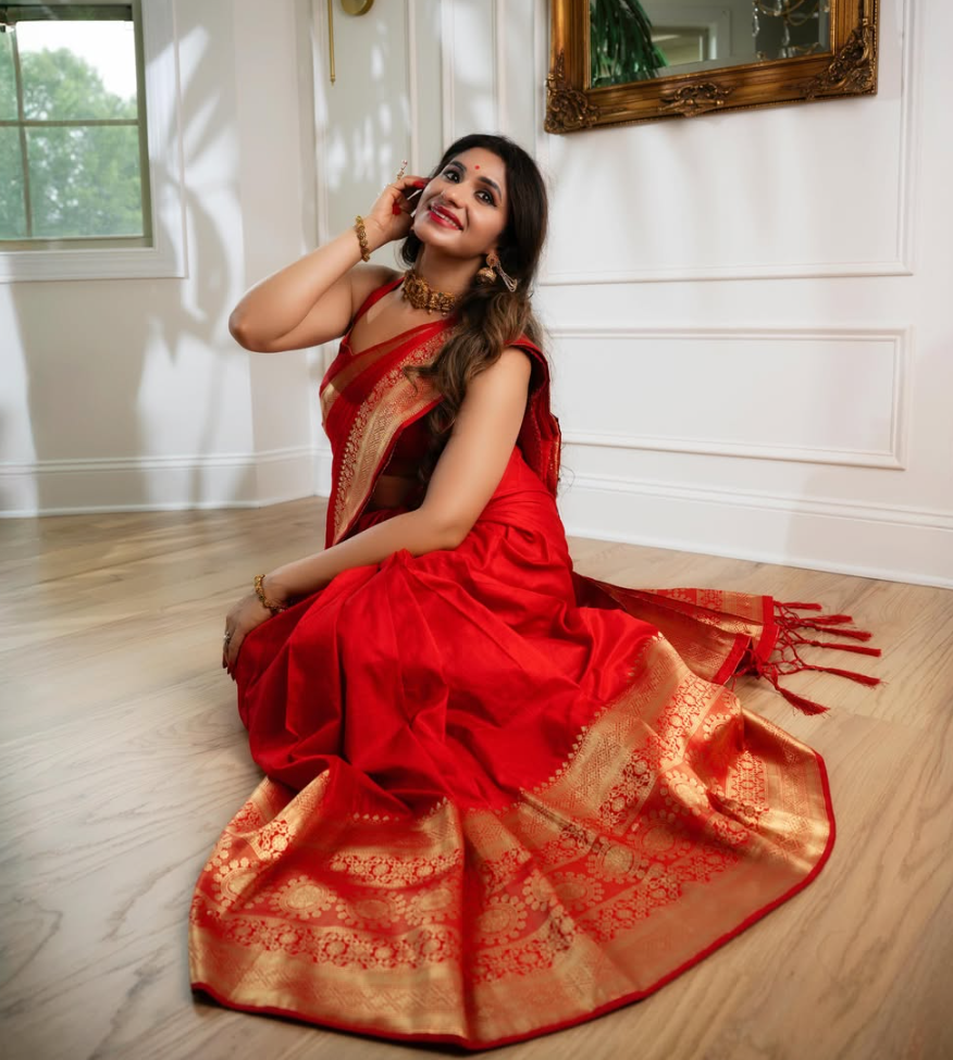 How to Style a Saree for a Wedding: Traditional vs Modern Looks