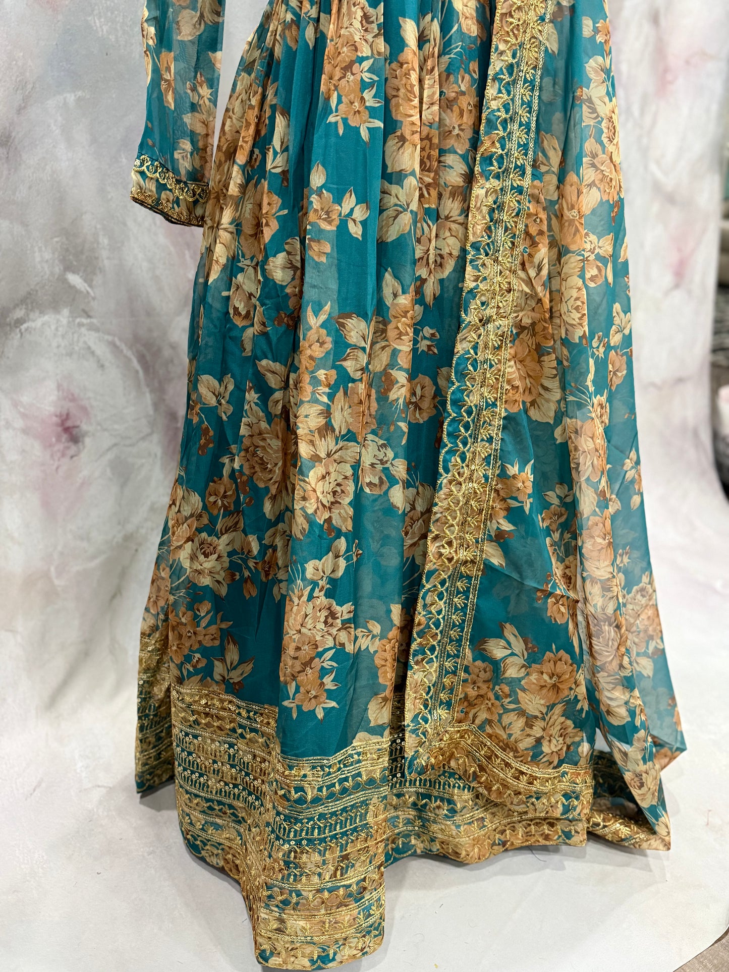 Beautiful Floral Organza soft Partywear Long gown size 38/40