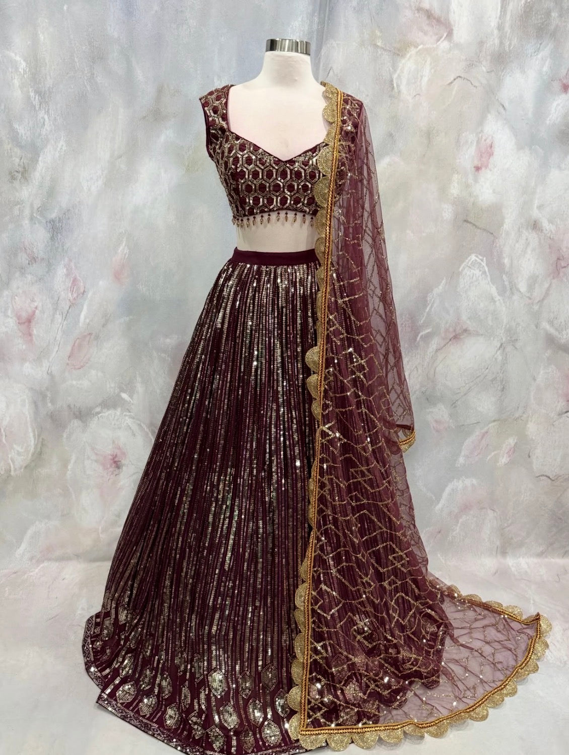 Stunning Partywear Sequence Lehanga in a rich and elegant look 💃✨ Featuring beautiful all-over shimmer, intricate detailing, and a glamorous finish! 💫
Perfect for Partywear | Reception | Sangeet | Wedding Celebrations 💕👑
📏 Size: 36/38