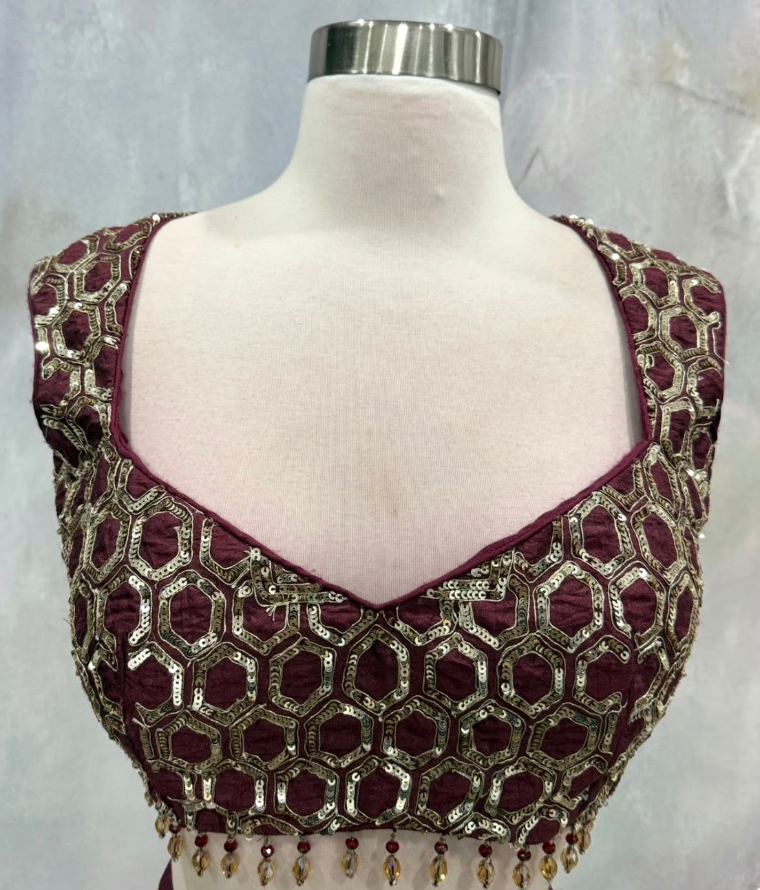 Stunning Partywear Sequence Lehanga in a rich and elegant look 💃✨ Featuring beautiful all-over shimmer, intricate detailing, and a glamorous finish! 💫
Perfect for Partywear | Reception | Sangeet | Wedding Celebrations 💕👑
📏 Size: 36/38