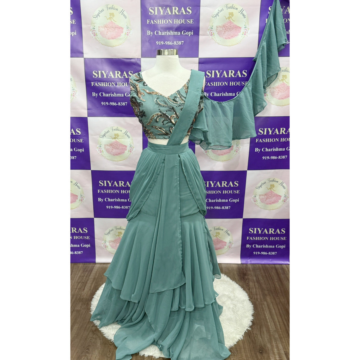 Steal the spotlight with this stunning Indo-Western drape style lehanga 😍🌸. The layered flowy skirt is available in size 38/40.