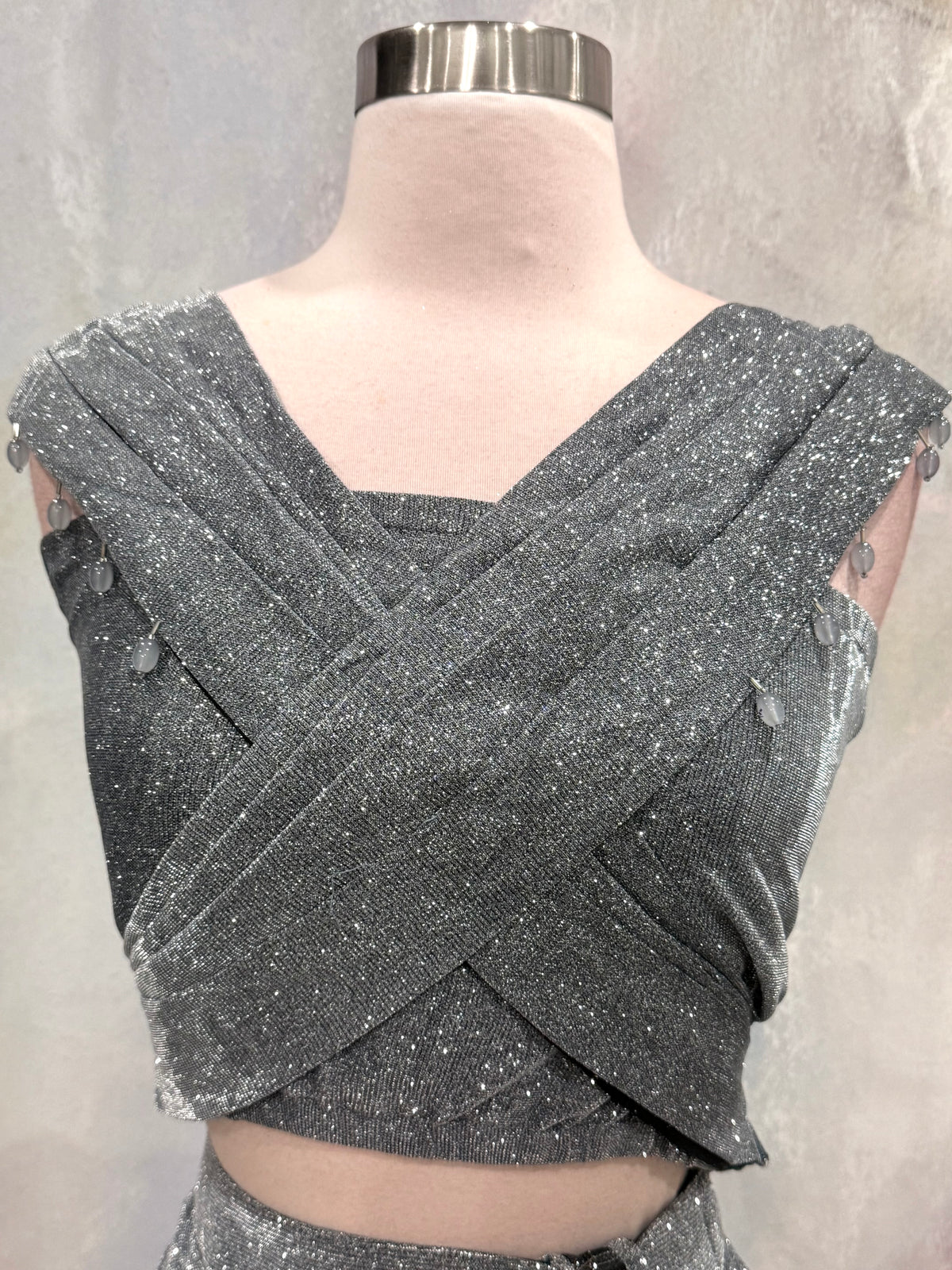 Effortlessly Chic & Glamorous! ✨
Our Indo-Western Drape-Style Ready-to-Wear Lehenga Saree is the perfect blend of modern elegance and traditional charm. 💫🩶. Available size is 34 to 36.