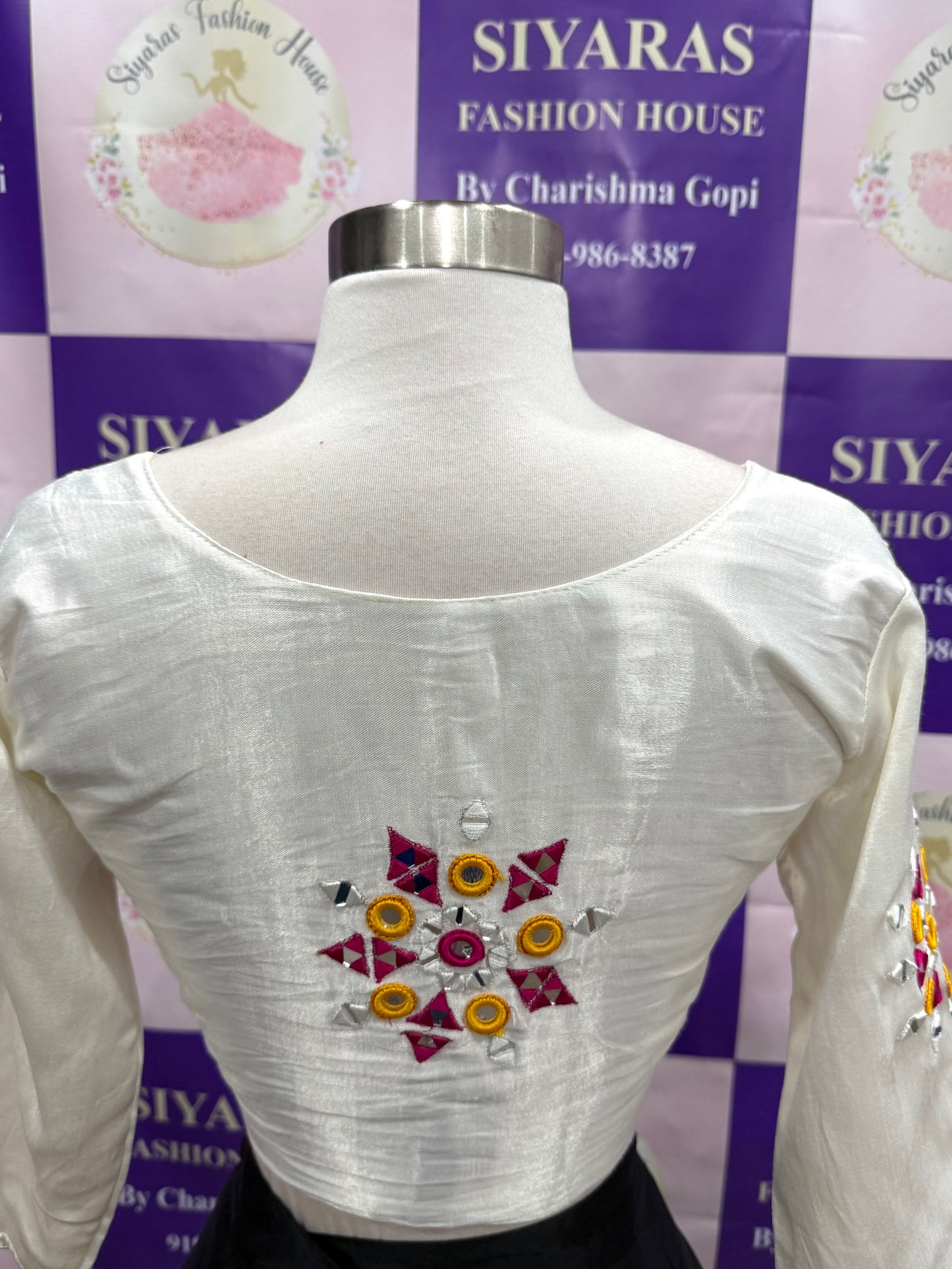 Beautiful Chaniya Choli / lehenga for Garba. Available in size 38.
