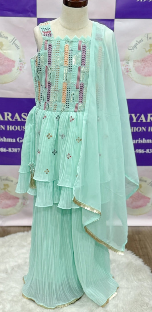 Little princess twirling in her adorable embroidery Sharara set 🌸💫 Perfect for parties, weddings & festive moments 🎉💕 #MiniFashionista

Size 30 ages 5-7 yrs