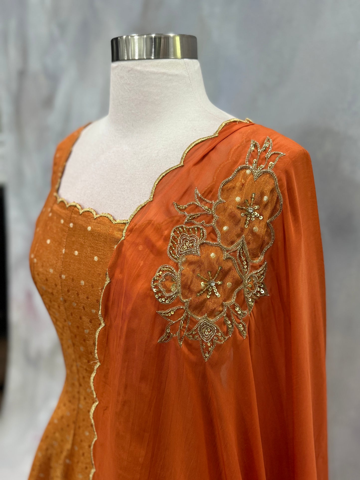 Beautiful Teens party wear Anarkali Tissue long gown available in size 34/36. Perfect for wedding/ sangeeth/ birthday , length 50 in