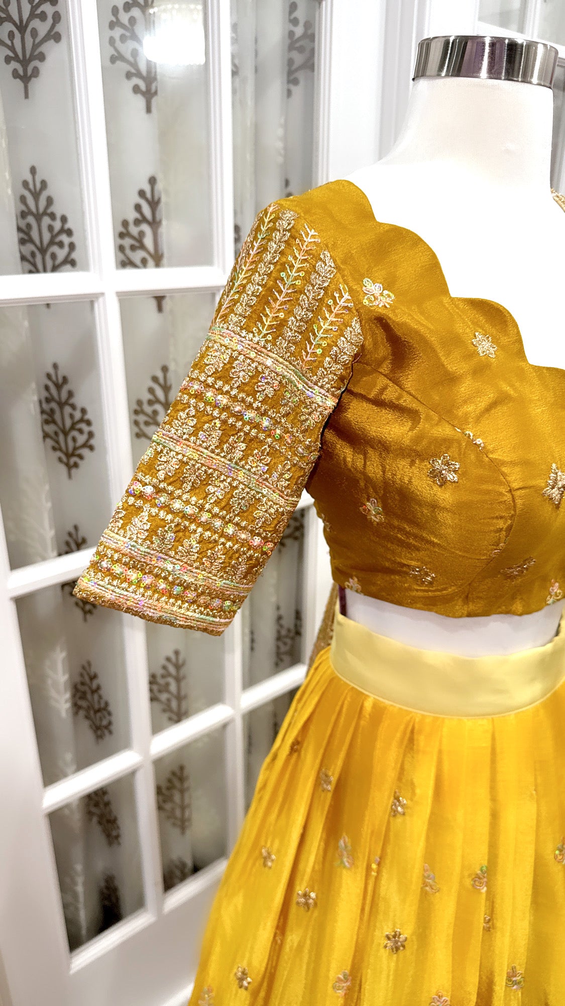 Elegant  shimmery Sequence  Lehanga choli size 42 heavy Partywear Dress for Haldi with scallop design blouse stitched